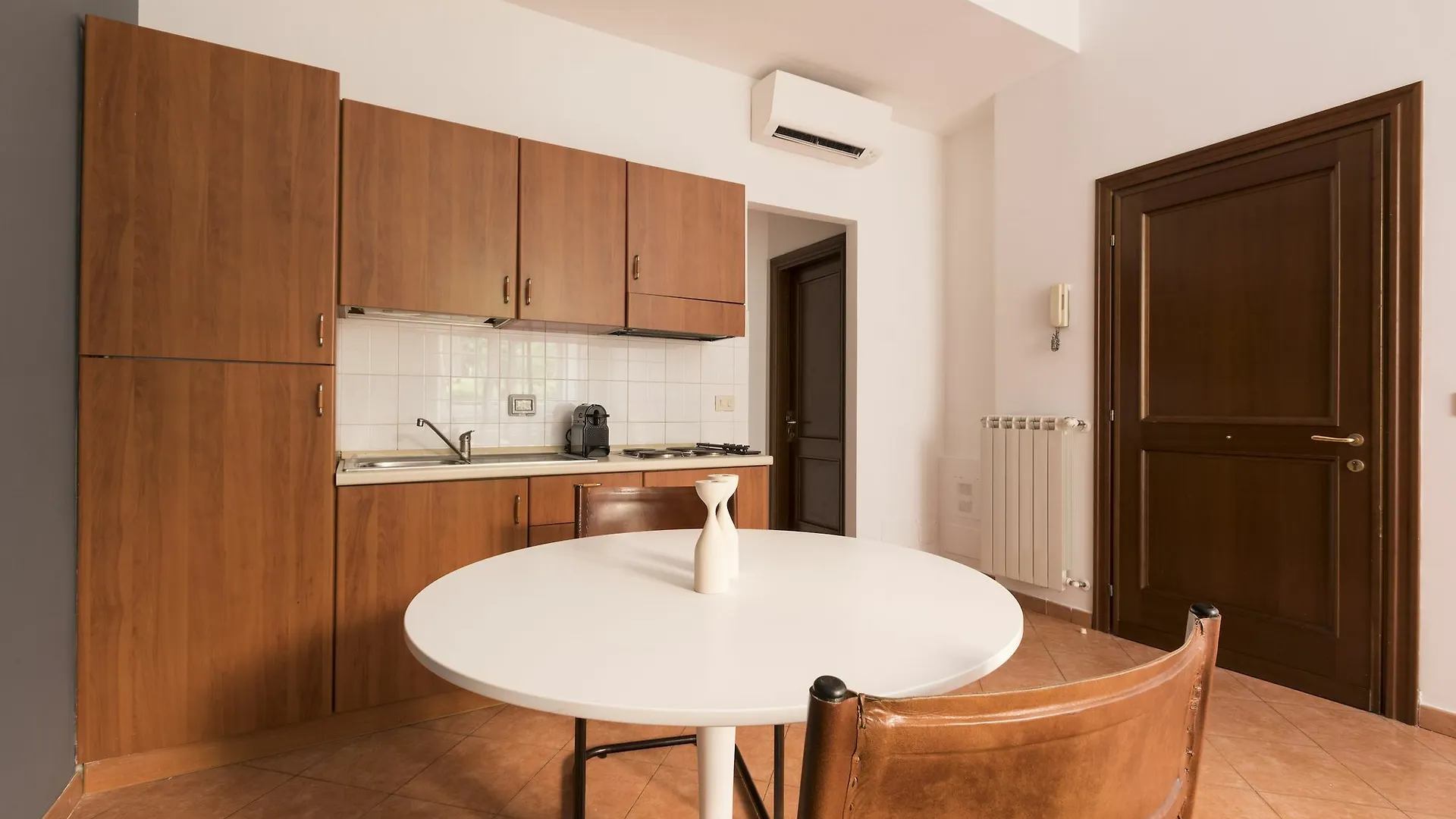 Apartament Chic 1Br In San Pietro / Vaticano By Sonder Rzym Włochy